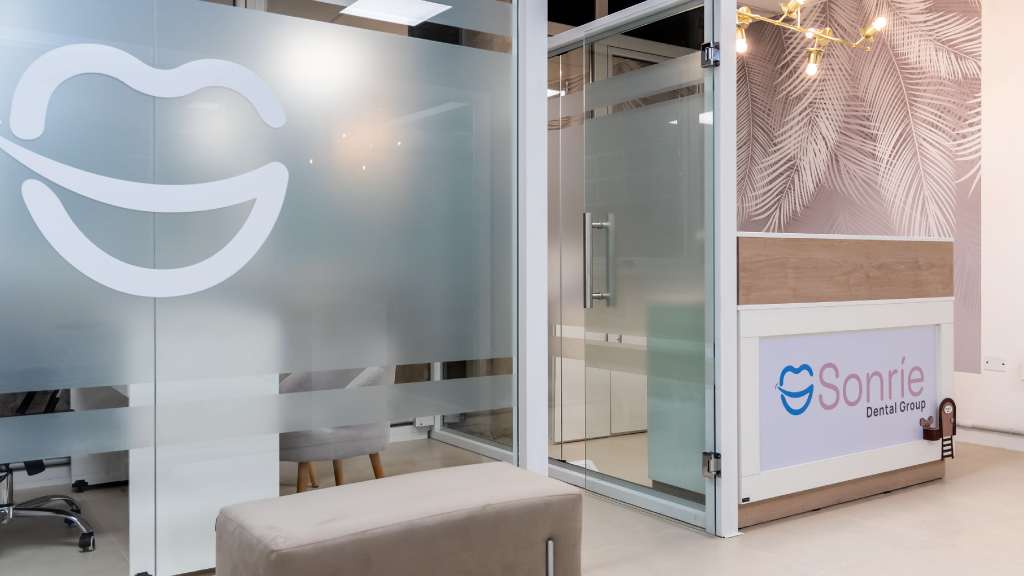 Instalaciones de Sonríe Dental Group: sillón ergonómico moderno
